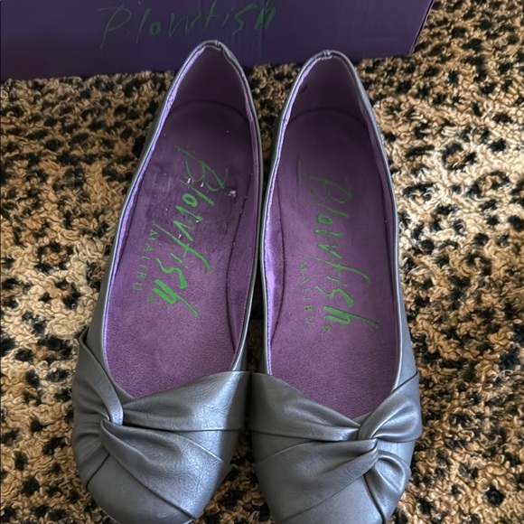 NEW in Box Blowfish Malibu Dark Gray Ballet Flats with Decorative Bow si… - Picture 2 of 8
